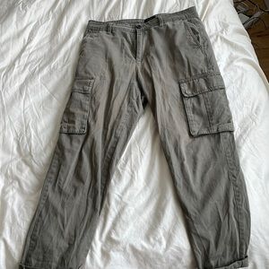 Men’s Olive Green Cargo Pants, size 32